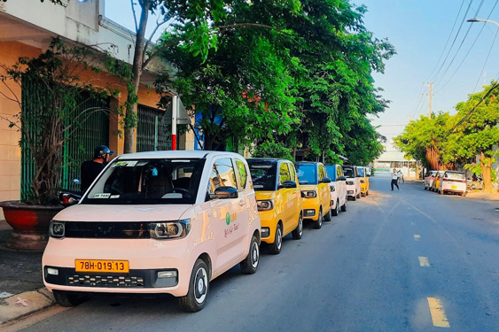 Taxi giá rẻ nở rộ- Ảnh 1.