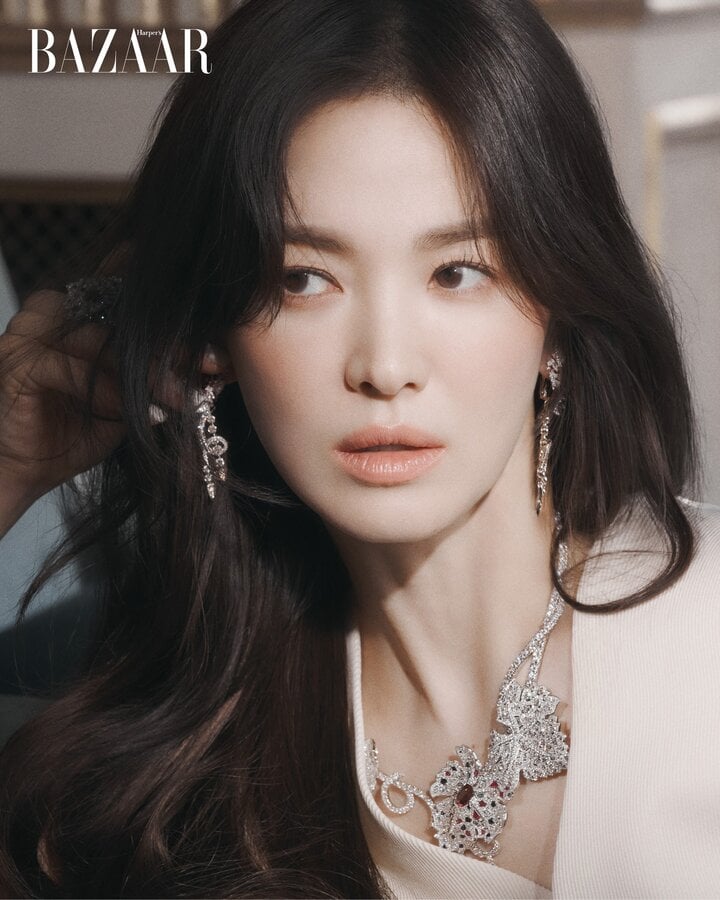 Song Hye Kyo: Mỹ nhân vạn người mê nhưng 'không ôm nổi trái tim một người'- Ảnh 1. Song Hye Kyo: Mỹ nhân vạn người mê nhưng 'không ôm nổi trái tim một người'- Ảnh 1.