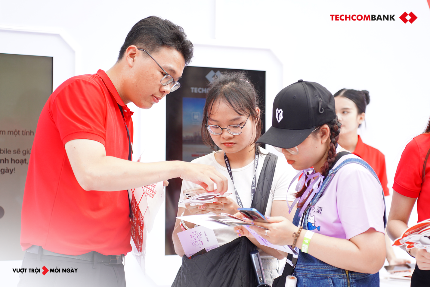 Tiên phong dẫn dắt sinh lời tự động, Techcombank đã hút hơn 2,6 triệu khách hàng cùng mở đầu ra xu hướng tối ưu dòng tiền chờ chi tiêu ngắn ngày- Ảnh 2.