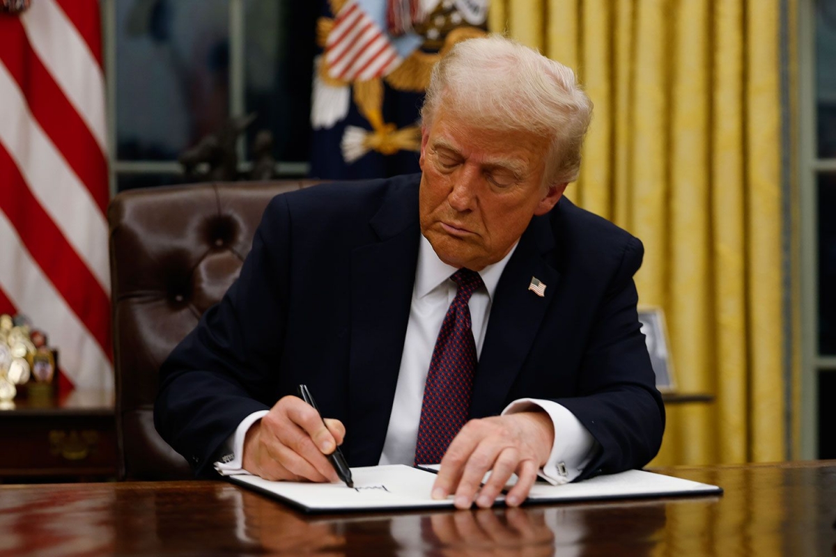 Ông Trump muốn bán "thẻ vàng" nhập cư Mỹ 5 triệu USD- Ảnh 1. Ông Trump muốn bán "thẻ vàng" nhập cư Mỹ 5 triệu USD- Ảnh 1.