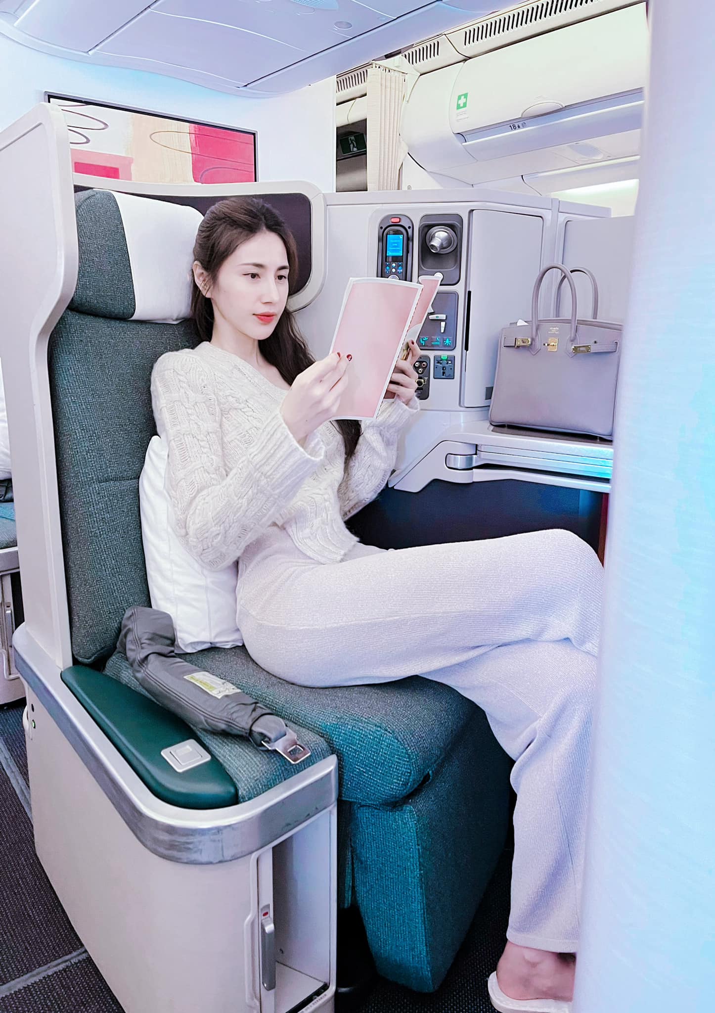 Tình thế hiện tại của vợ chồng Công Vinh - Thuỷ Tiên- Ảnh 9. Tình thế hiện tại của vợ chồng Công Vinh - Thuỷ Tiên- Ảnh 9.