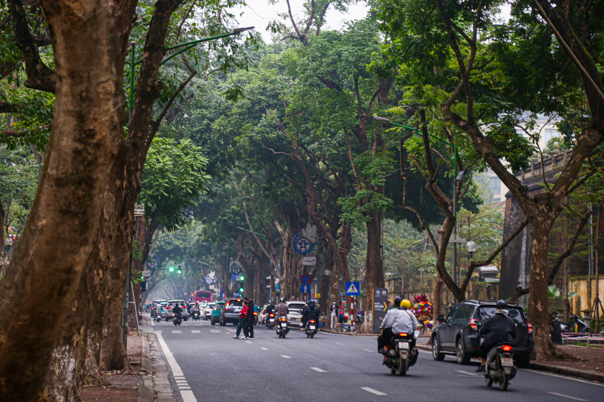 Những khu phố có giá hàng tỷ đồng/m2 từng là lòng sông Tô Lịch- Ảnh 7.