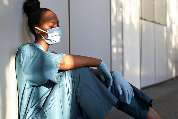 Kiện đồng nghiệp không pha trà cho mình, nữ y tá được bồi thường 1,3 tỷ đồng- Ảnh 1.