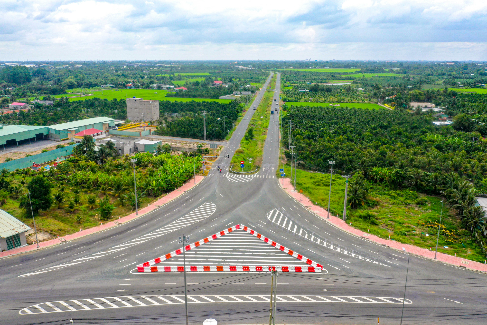 Toàn cảnh tuyến đường vành đai hơn 3.000 tỷ có 5 cây cầu, vượt tiến độ 2 năm- Ảnh 2.