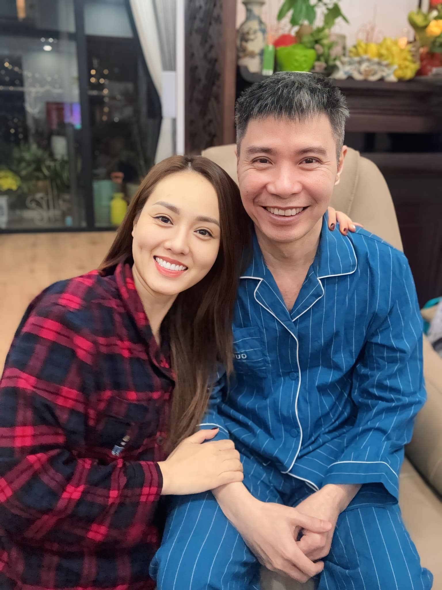 Vợ kém 15 tuổi của NSND Công Lý nói ra 1 sai lầm trước khi kết hôn khiến nhiều người giật mình- Ảnh 1. Vợ kém 15 tuổi của NSND Công Lý nói ra 1 sai lầm trước khi kết hôn khiến nhiều người giật mình- Ảnh 1.