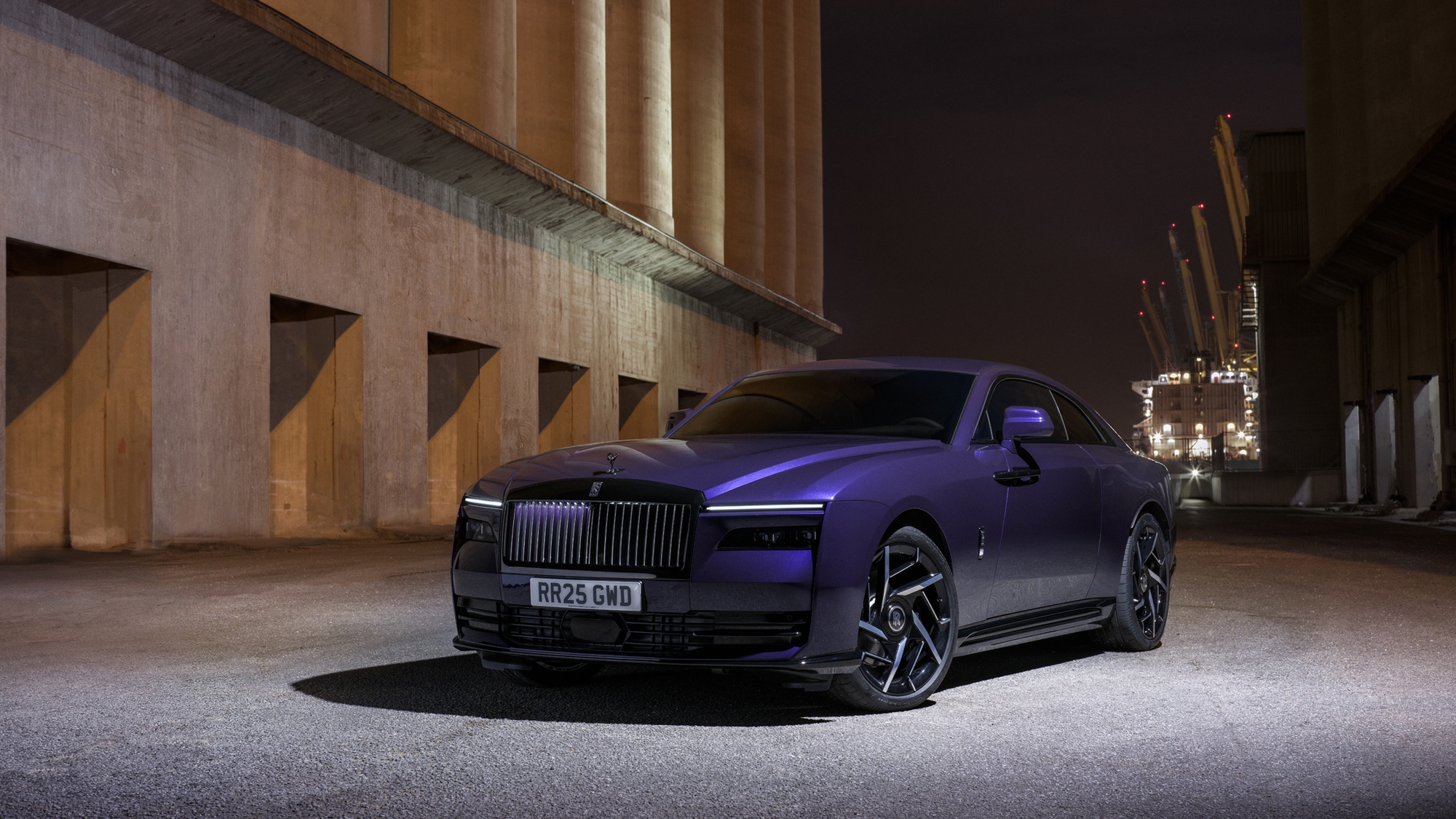 Rolls-Royce Spectre Black Badge chốt giá từ gần 20,6 tỷ, thành xe điện đắt nhất Việt Nam, hơn bản thường 2,6 tỷ nhờ một số điểm khác biệt- Ảnh 2.