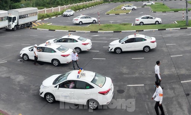 Hà Nội tạm  dừng hoạt động các trung tâm sát hạch, đào tạo lái xe- Ảnh 1.