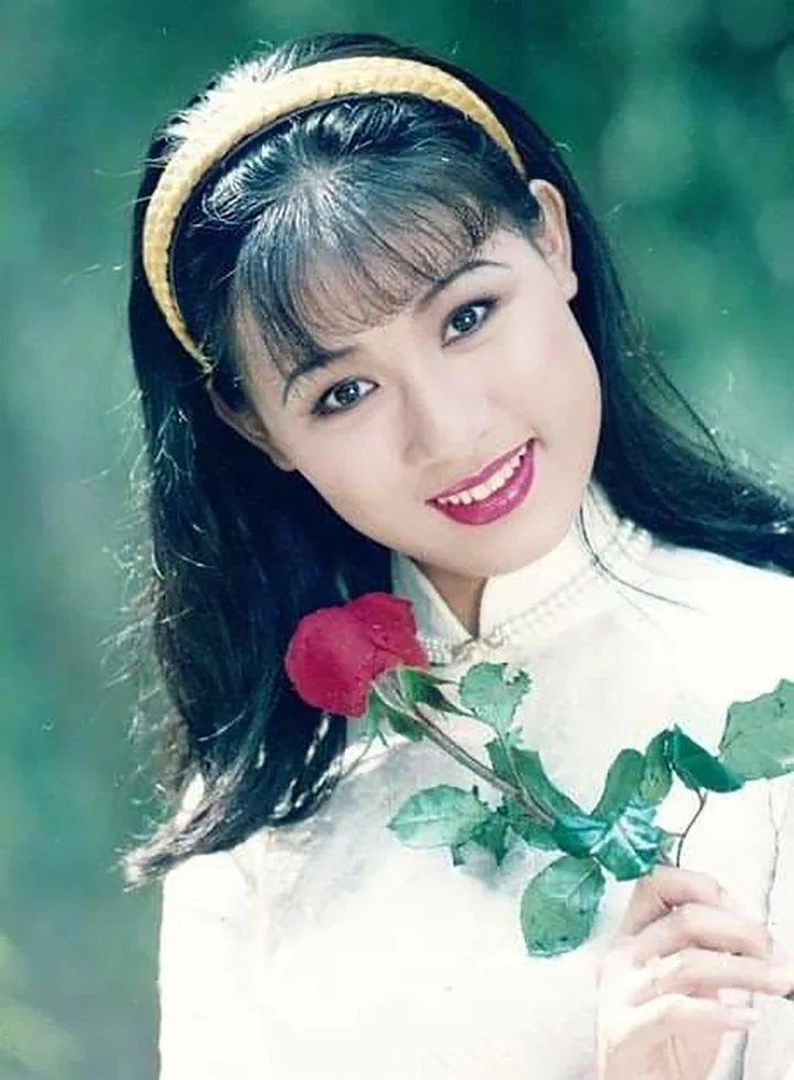 'Nữ hoàng ảnh lịch' bỏ nghề diễn lấy bằng tiến sỹ, làm giảng viên đại học- Ảnh 1. 'Nữ hoàng ảnh lịch' bỏ nghề diễn lấy bằng tiến sỹ, làm giảng viên đại học- Ảnh 1.
