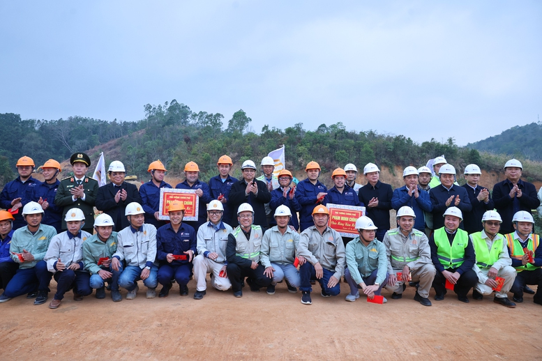 Thủ tướng: Thông toàn tuyến cao tốc từ Cao Bằng tới Cà Mau trong năm nay- Ảnh 5. Thủ tướng: Thông toàn tuyến cao tốc từ Cao Bằng tới Cà Mau trong năm nay- Ảnh 5.