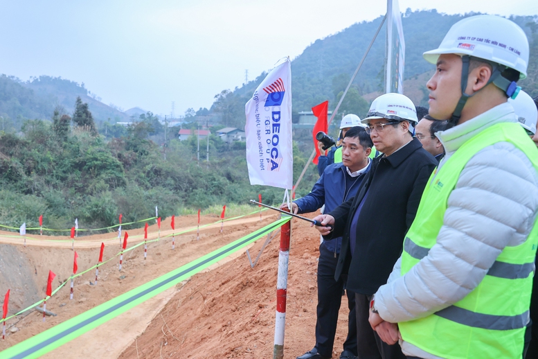 Thủ tướng: Thông toàn tuyến cao tốc từ Cao Bằng tới Cà Mau trong năm nay- Ảnh 6. Thủ tướng: Thông toàn tuyến cao tốc từ Cao Bằng tới Cà Mau trong năm nay- Ảnh 6.