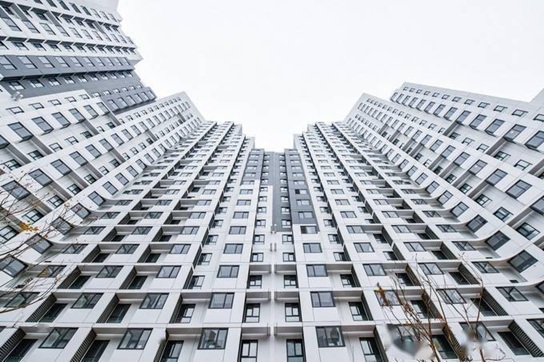 Người đàn ông mua căn hộ 21 tỷ đồng nhưng chủ cũ không chịu dọn đi: Tòa án khẳng định anh không có quyền đuổi họ- Ảnh 1. Người đàn ông mua căn hộ 21 tỷ đồng nhưng chủ cũ không chịu dọn đi: Tòa án khẳng định anh không có quyền đuổi họ- Ảnh 1.
