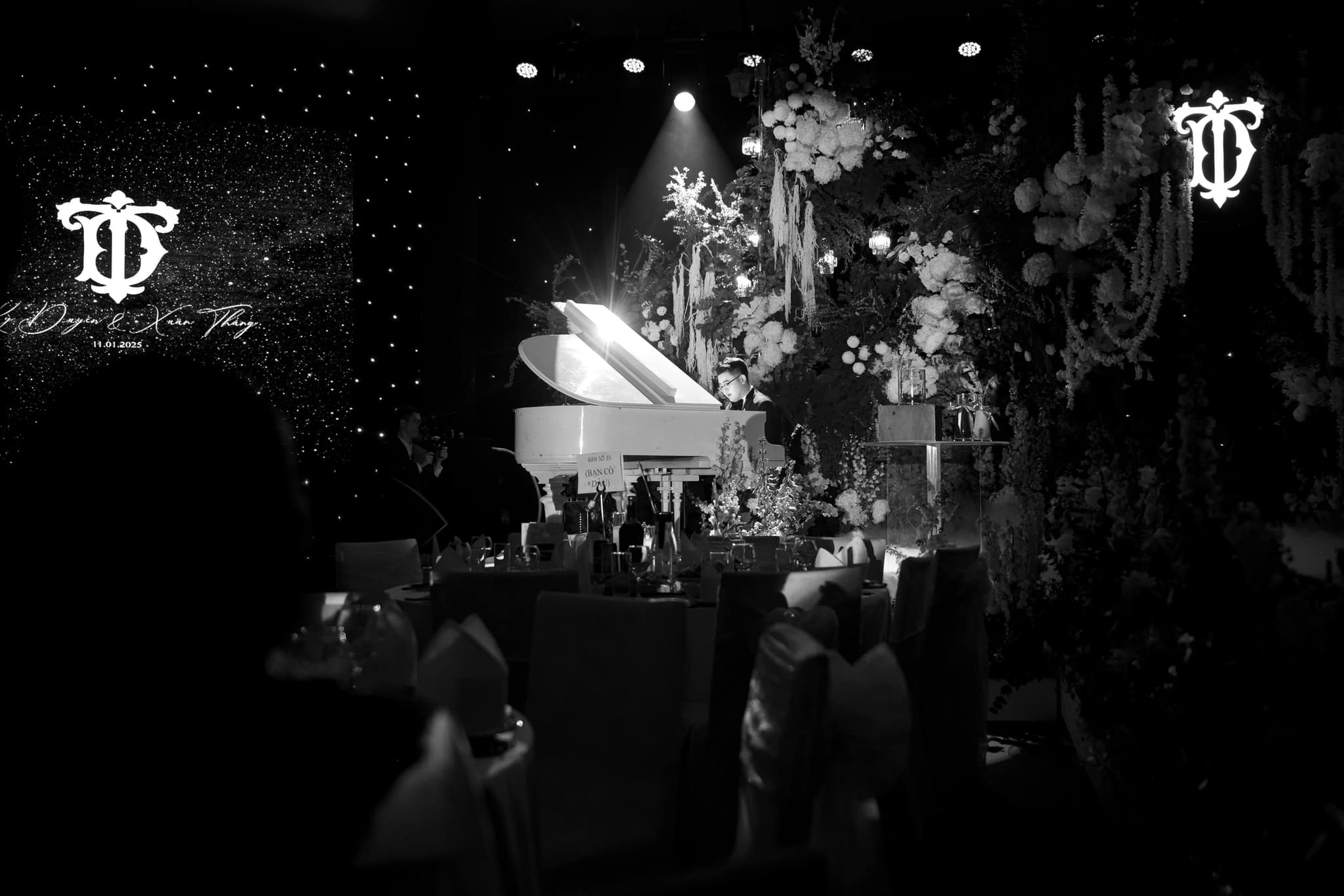 Đám cưới của Hoa hậu Kỳ Duyên và chồng kín tiếng: Cô dâu khoe visual Đám cưới của Hoa hậu Kỳ Duyên và chồng kín tiếng: Cô dâu khoe visual