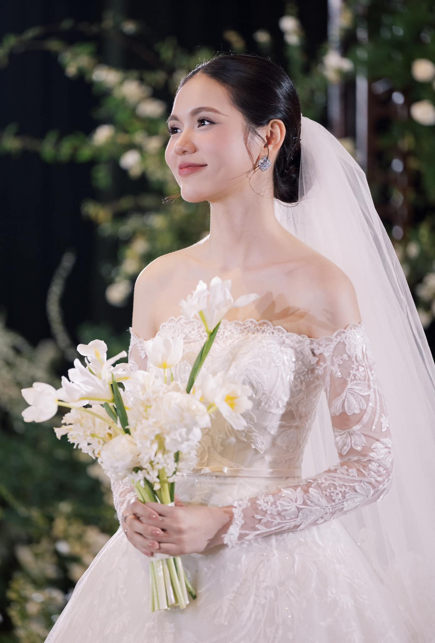 Đám cưới của Hoa hậu Kỳ Duyên và chồng kín tiếng: Cô dâu khoe visual Đám cưới của Hoa hậu Kỳ Duyên và chồng kín tiếng: Cô dâu khoe visual