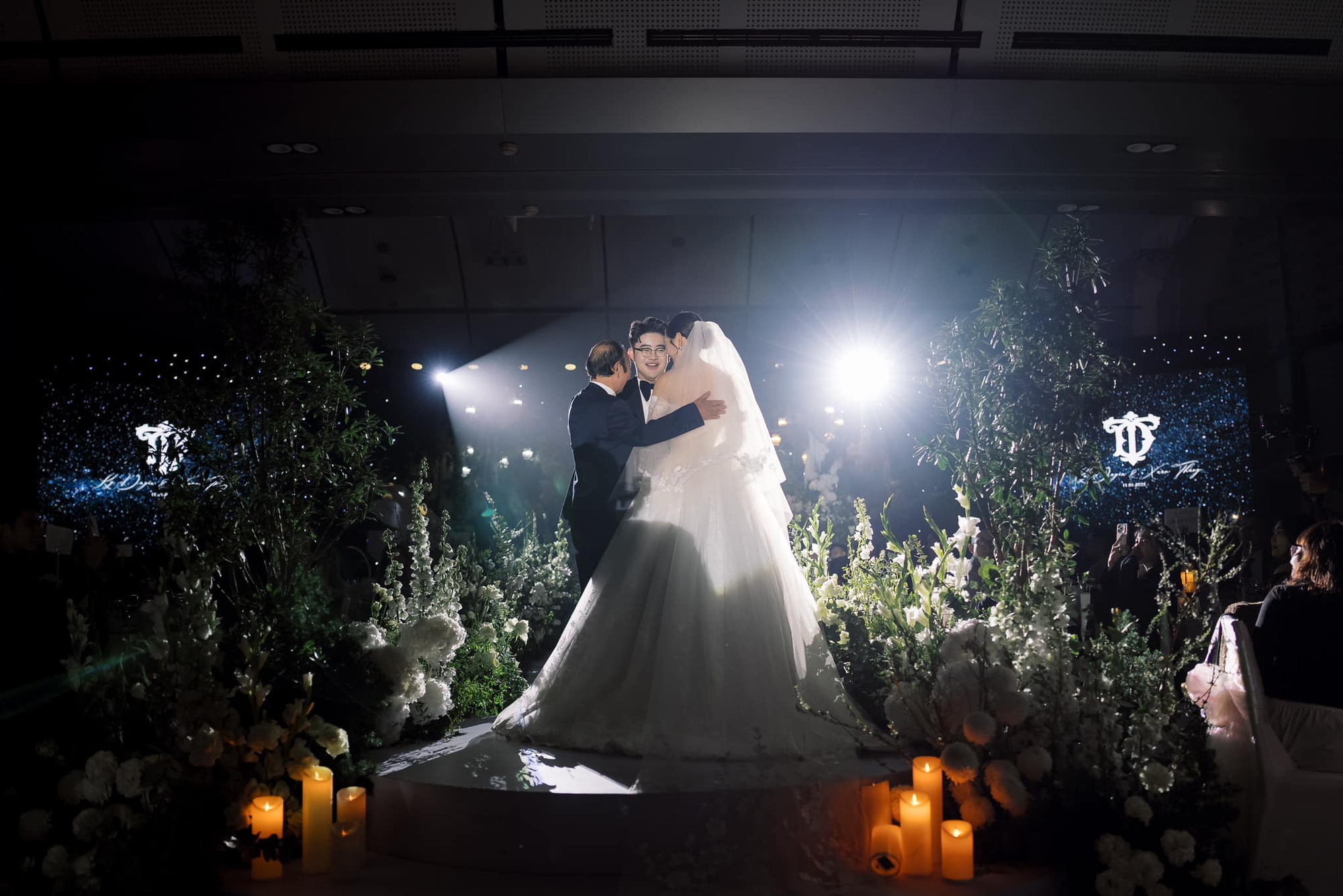 Đám cưới của Hoa hậu Kỳ Duyên và chồng kín tiếng: Cô dâu khoe visual Đám cưới của Hoa hậu Kỳ Duyên và chồng kín tiếng: Cô dâu khoe visual