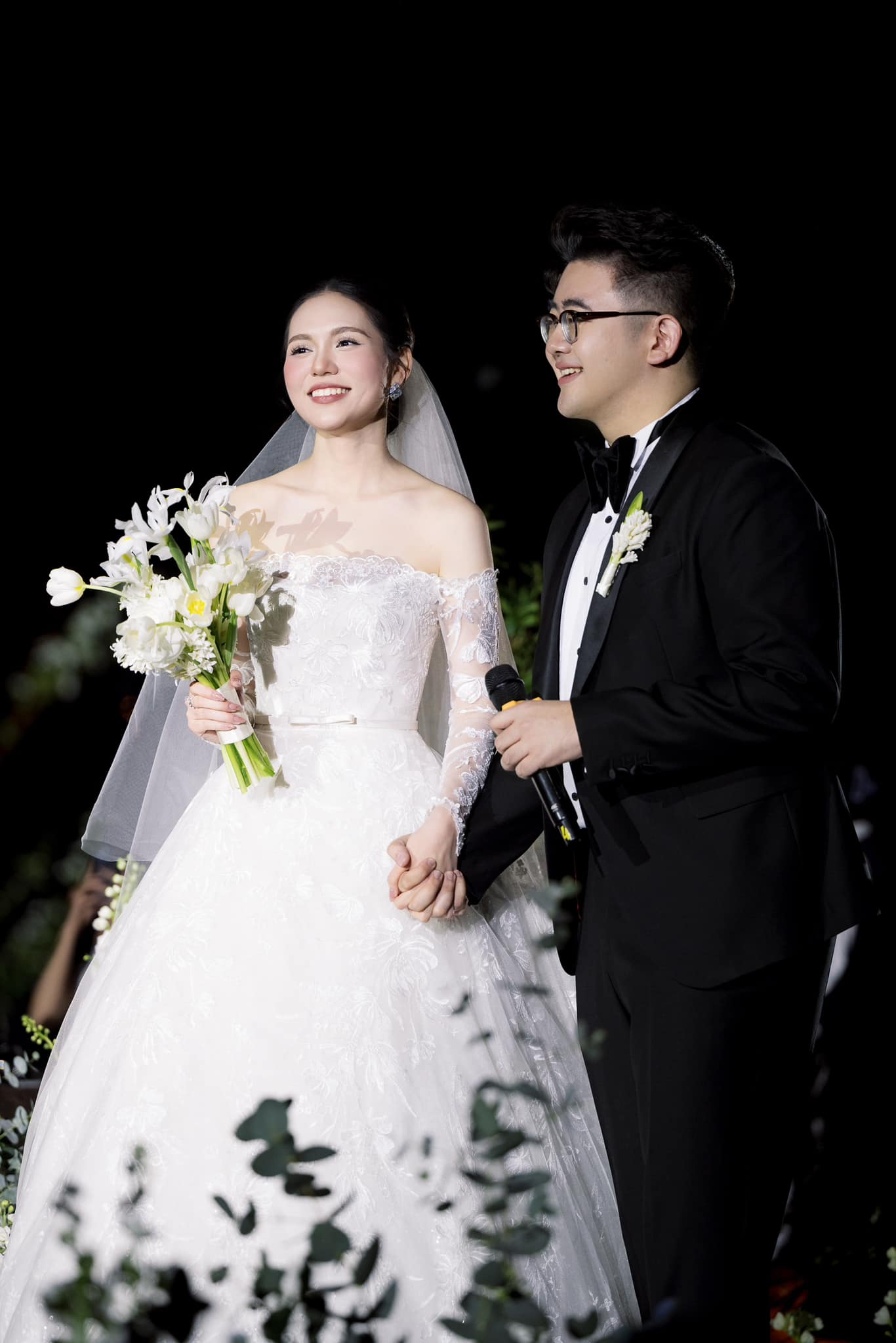 Đám cưới của Hoa hậu Kỳ Duyên và chồng kín tiếng: Cô dâu khoe visual Đám cưới của Hoa hậu Kỳ Duyên và chồng kín tiếng: Cô dâu khoe visual