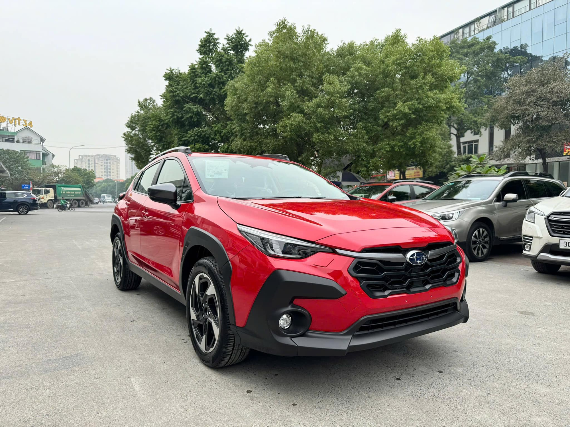 Subaru Crosstrek giảm 89 triệu cả 2 phiên bản, giá vẫn đắt ngang Hyundai Santa Fe- Ảnh 1.