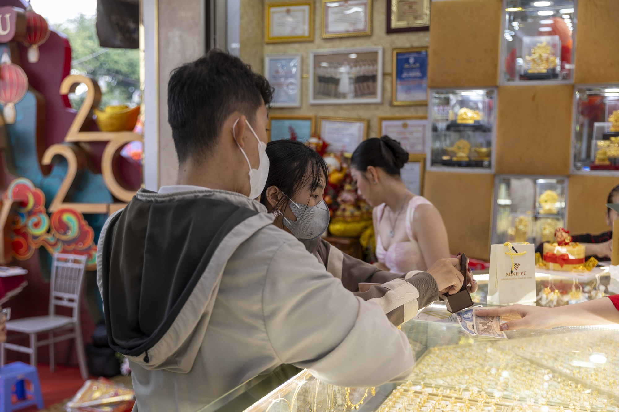 Ngày vía Thần Tài: Nhiều tiệm vàng ở miền Tây vắng vẻ, lượng vàng bán ra 