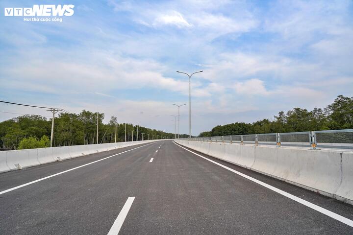 Thêm gần 33 km cao tốc Bến Lức - Long Thành được đưa vào khai thác dịp 30/4- Ảnh 1.