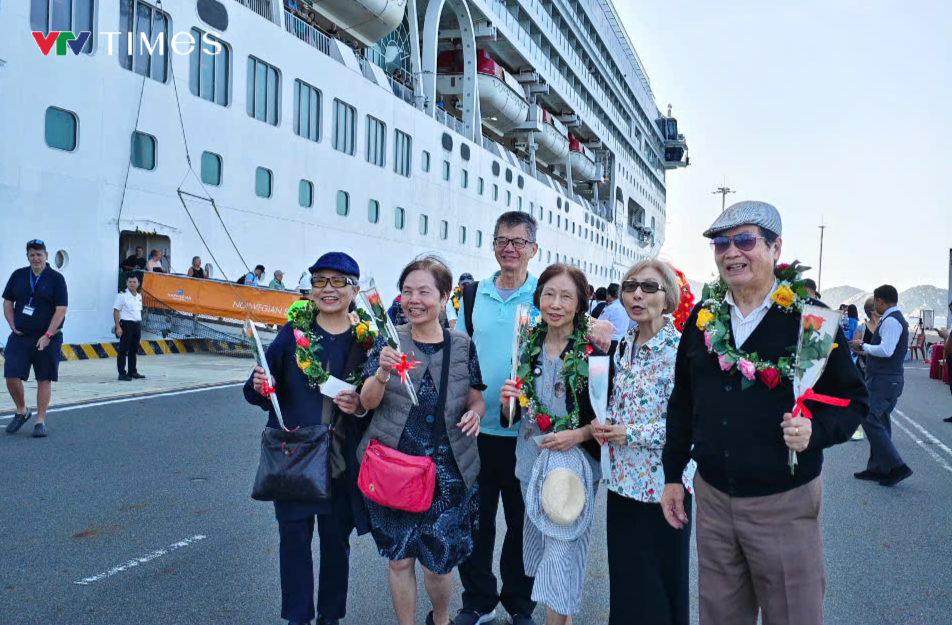 Hàng nghìn du khách nước ngoài đến Khánh Hoà du lịch bằng tàu biển- Ảnh 1. Hàng nghìn du khách nước ngoài đến Khánh Hoà du lịch bằng tàu biển- Ảnh 1.