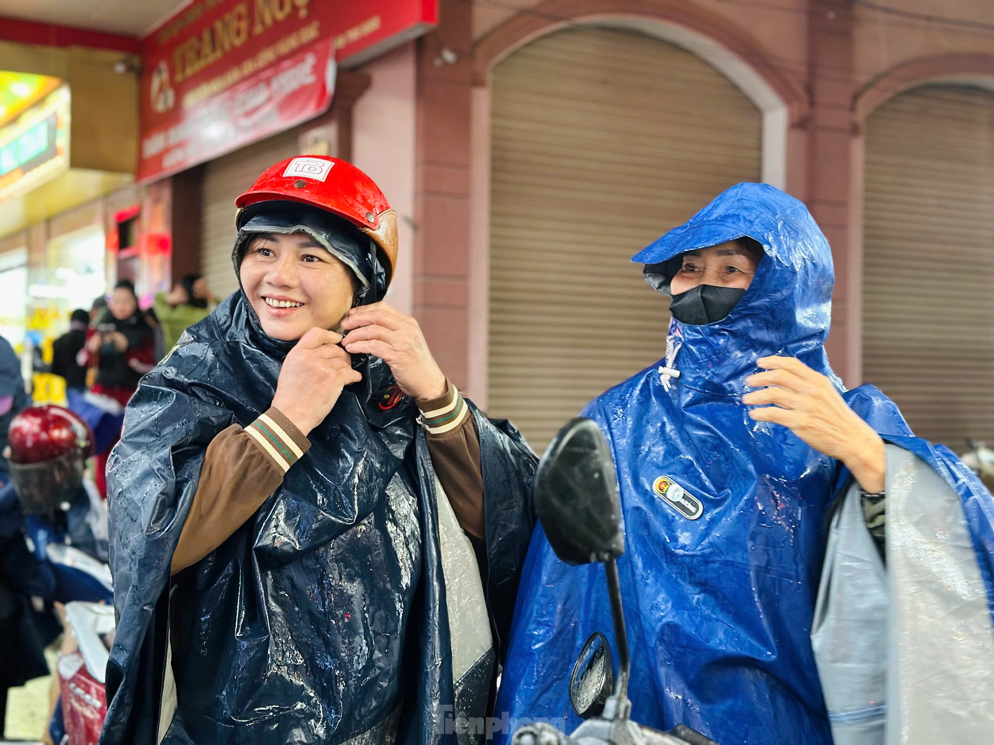 Tiệm vàng ngày thần tài: Nơi chen chúc, chỗ vắng hoe- Ảnh 6.