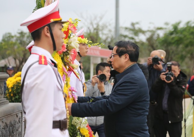 Thủ tướng đề nghị THACO nghiên cứu sản xuất toa tàu đường sắt tốc độ cao- Ảnh 3.