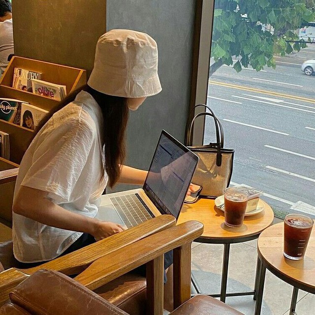 Cô gái 22 tuổi tiết kiệm được 700 triệu, nghe tới mức thu nhập, nhiều người “quay xe” khẳng định: 700 triệu là quá ít!- Ảnh 2. Cô gái 22 tuổi tiết kiệm được 700 triệu, nghe tới mức thu nhập, nhiều người “quay xe” khẳng định: 700 triệu là quá ít!- Ảnh 2.