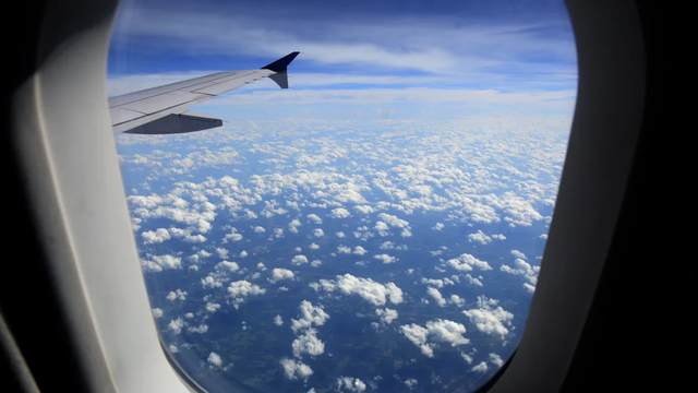 Vì sao tai nạn ngày càng nhiều mà chúng ta vẫn "cố chấp" đi máy bay?- Ảnh 2.