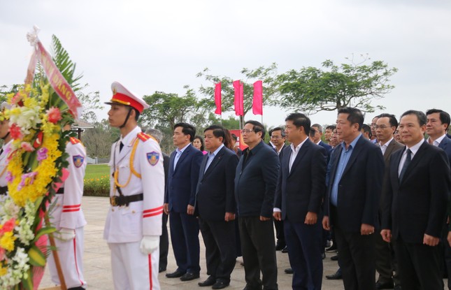 Thủ tướng đề nghị THACO nghiên cứu sản xuất toa tàu đường sắt tốc độ cao- Ảnh 1.