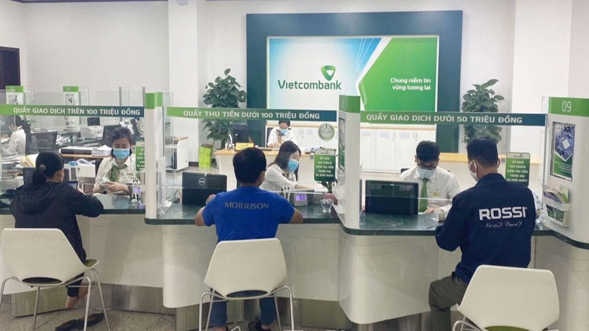 Lãi suất ngân hàng Vietcombank mới nhất tháng 2/2025: Gửi tiền 24 tháng có lãi suất cao nhất, lãi suất cho vay bình quân là 5,7%/năm- Ảnh 1.