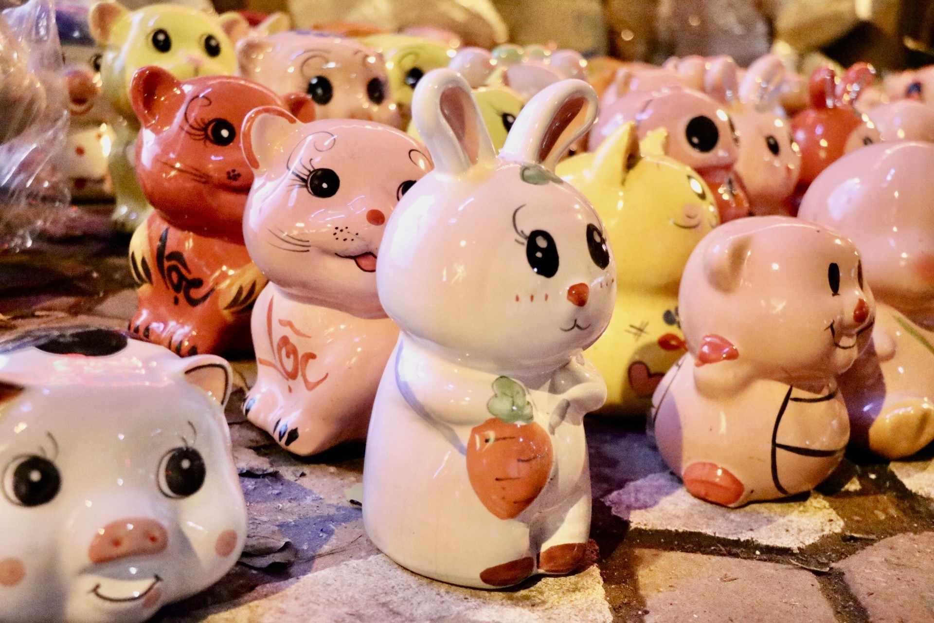 Nhiều người mua heo đất lấy may đầu năm- Ảnh 8. Nhiều người mua heo đất lấy may đầu năm- Ảnh 8.