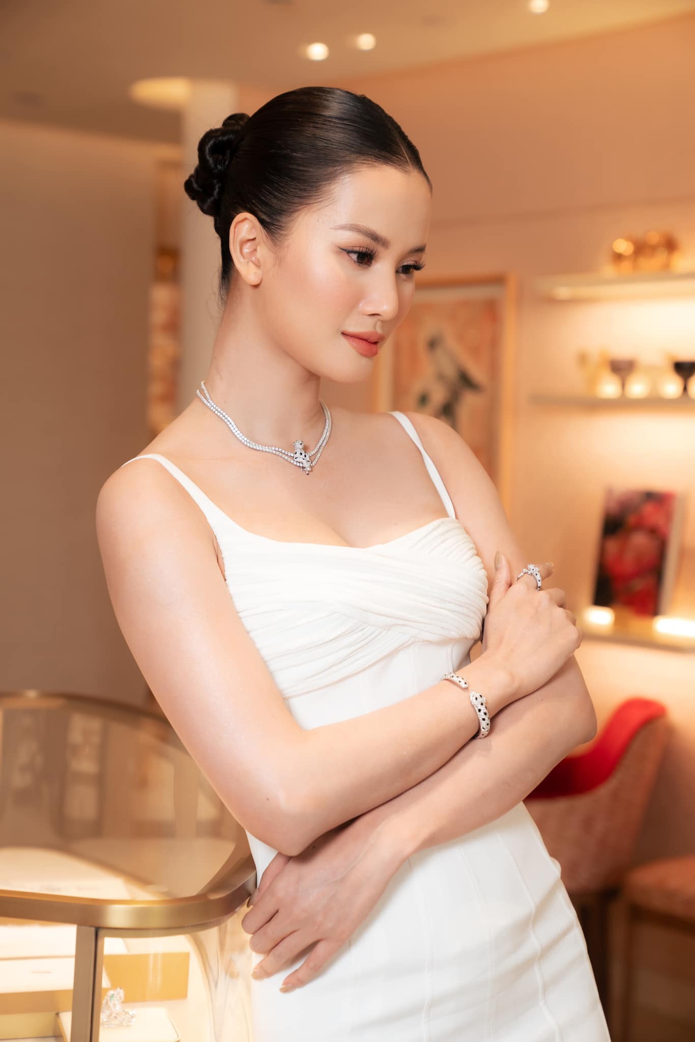 HOT: Á hậu Miss Universe Vietnam được cầu hôn, nhẫn kim cương "to vật vã" chứng minh vị hôn phu "không phải dạng vừa"!- Ảnh 7.