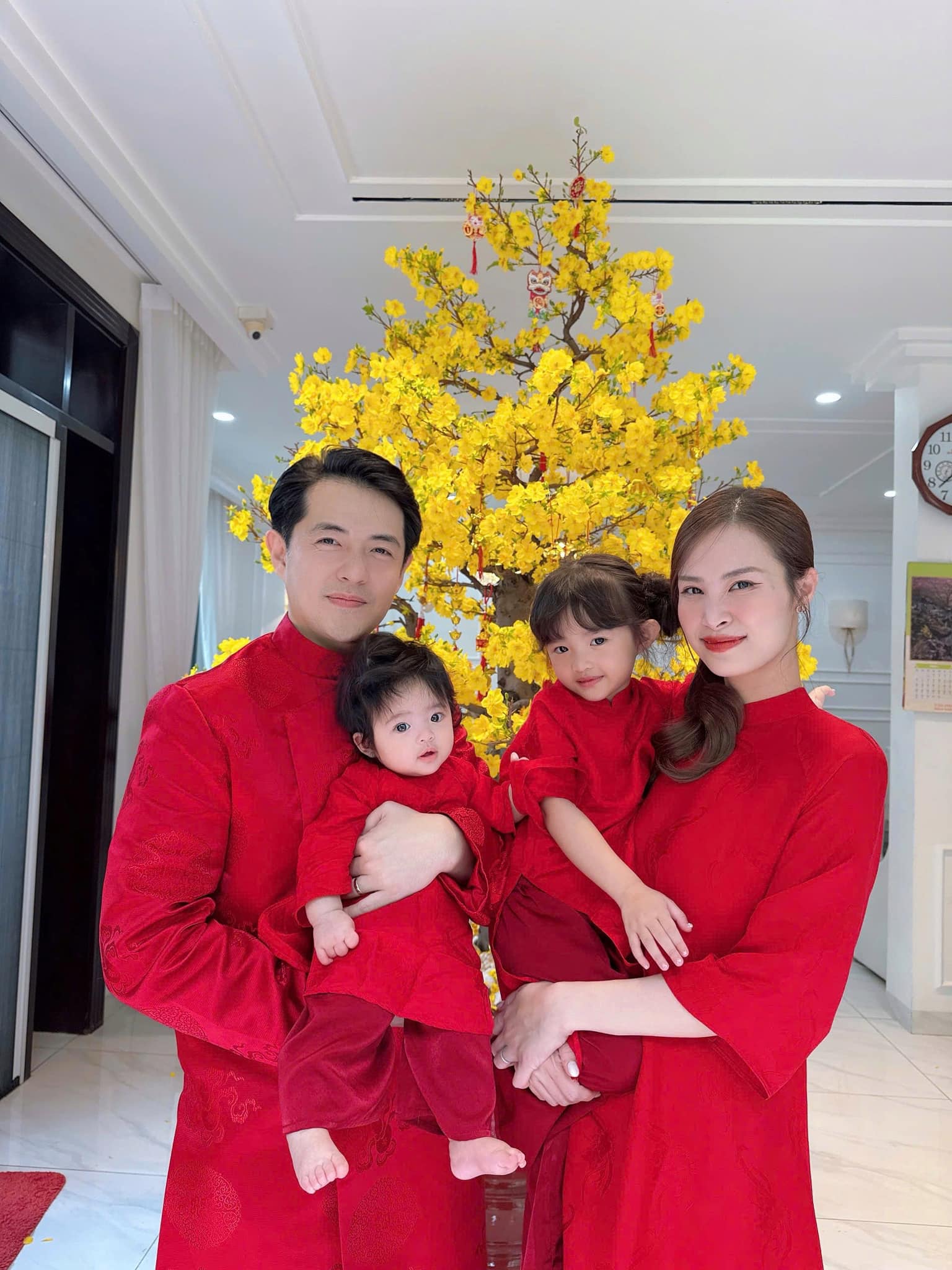 Hội bạn xinh-giỏi-quyền lực nhất Vbiz: Đông Nhi - Minh Hằng khoe sắc "đỉnh chóp", Hoàng Thuỳ Linh gây ấn tượng vì phong cách đặc biệt- Ảnh 2.