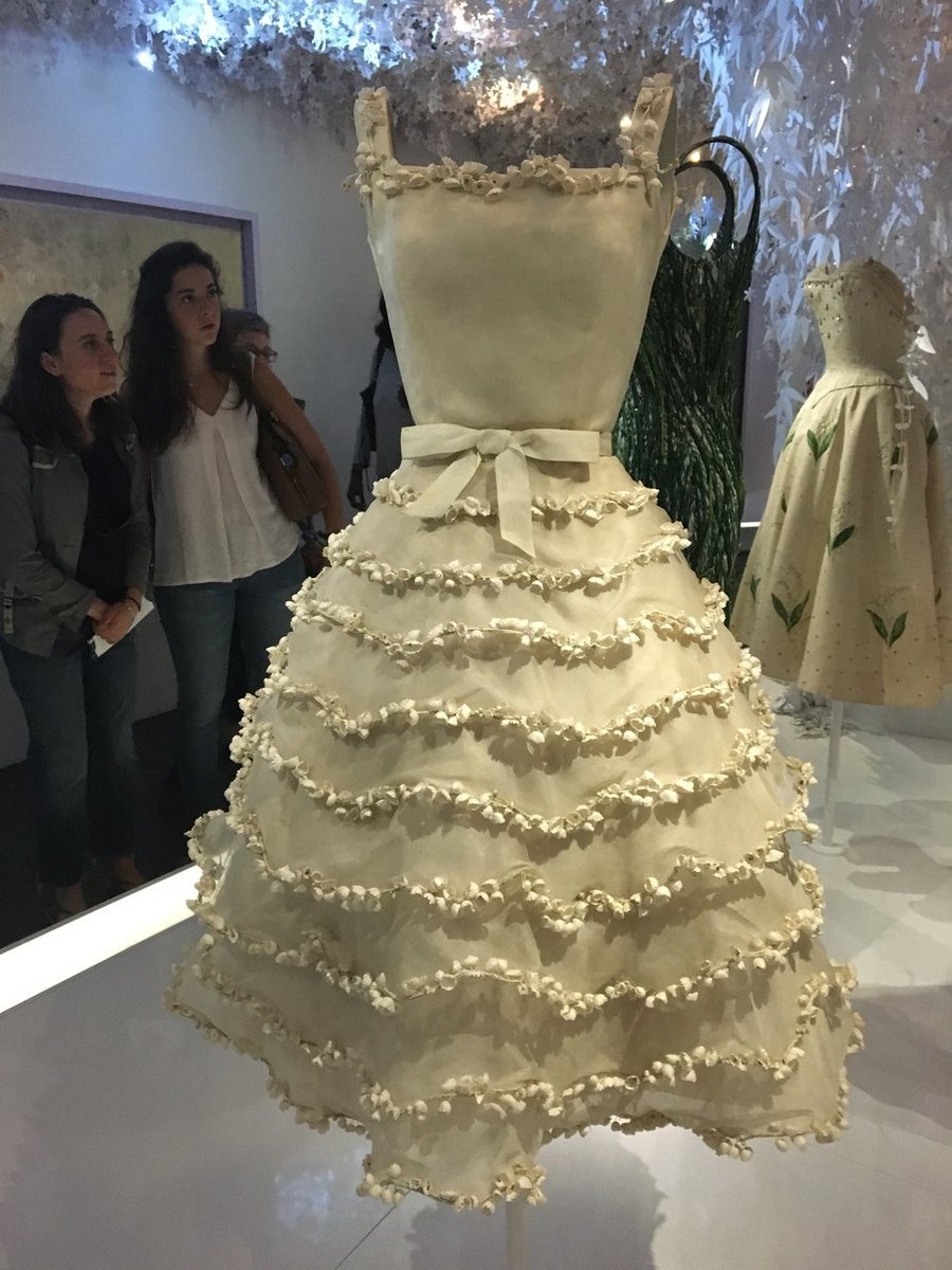 "Lá bùa" bí mật đằng sau đế chế thời trang của Christian Dior- Ảnh 2. "Lá bùa" bí mật đằng sau đế chế thời trang của Christian Dior- Ảnh 2.