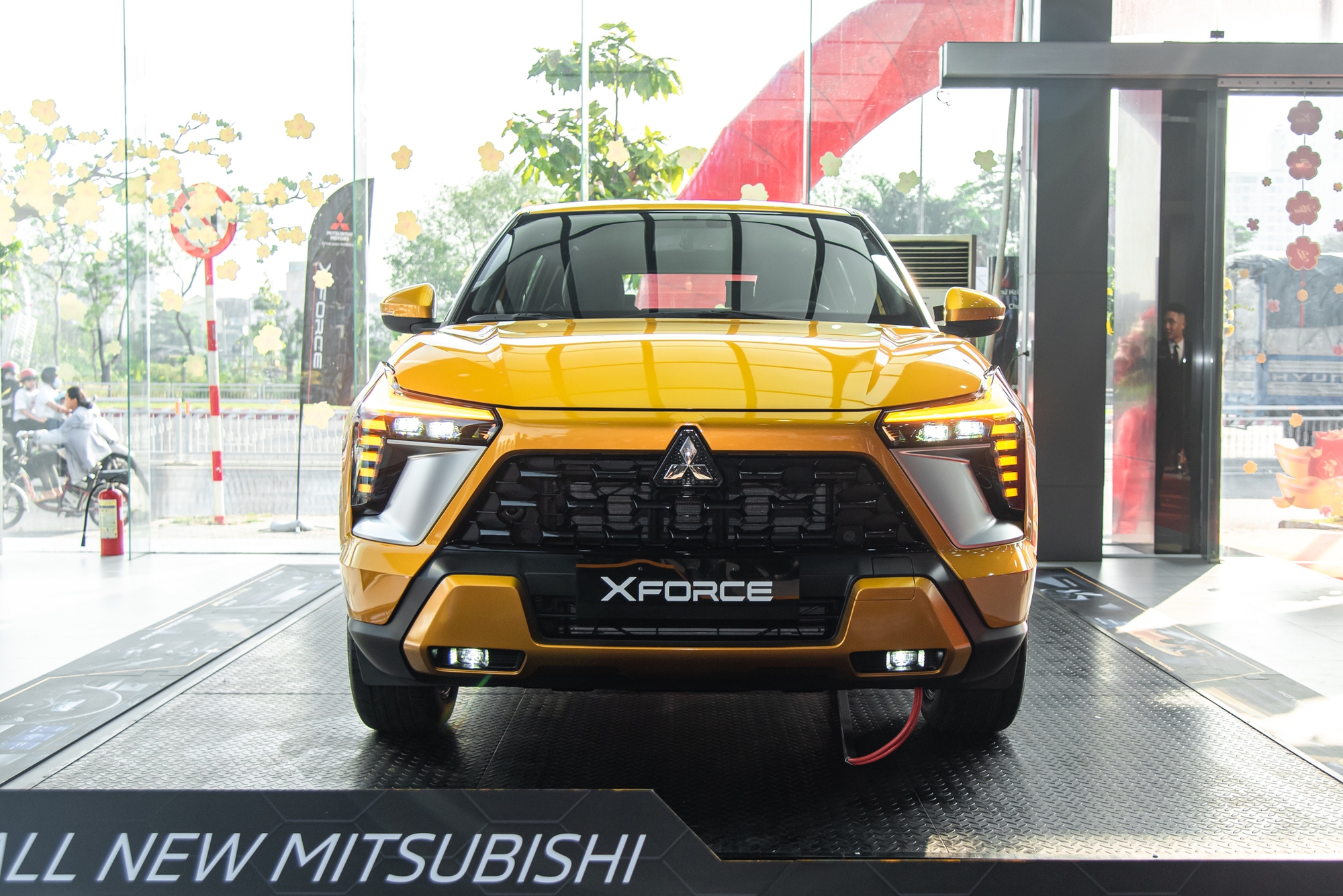 Mitsubishi Xforce giảm 70 triệu tại đại lý: Giá bản giữa tiệm cận Kia Sonet nhưng người mua phải đánh đổi một thứ- Ảnh 4.