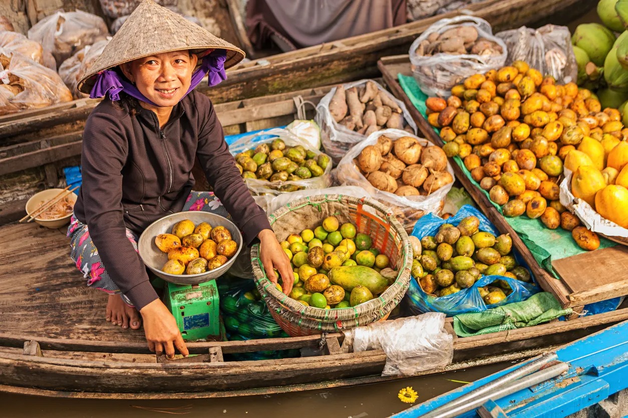 Chuyên gia nêu 3 lý do Việt Nam có thể thoát bẫy thu nhập trung bình: Vị thế độc nhất để có bước nhảy vọt- Ảnh 2.