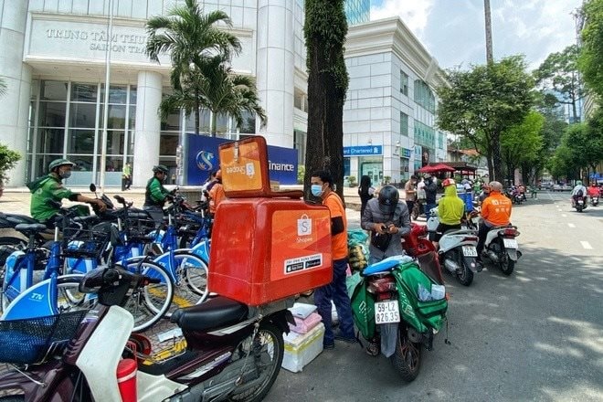 "Chiến thần" Võ Hà Linh “úp mở” về phiên livestream giá rẻ cuối cùng trên Shopee, đã chọn được nền tảng hoạt động mới- Ảnh 2.