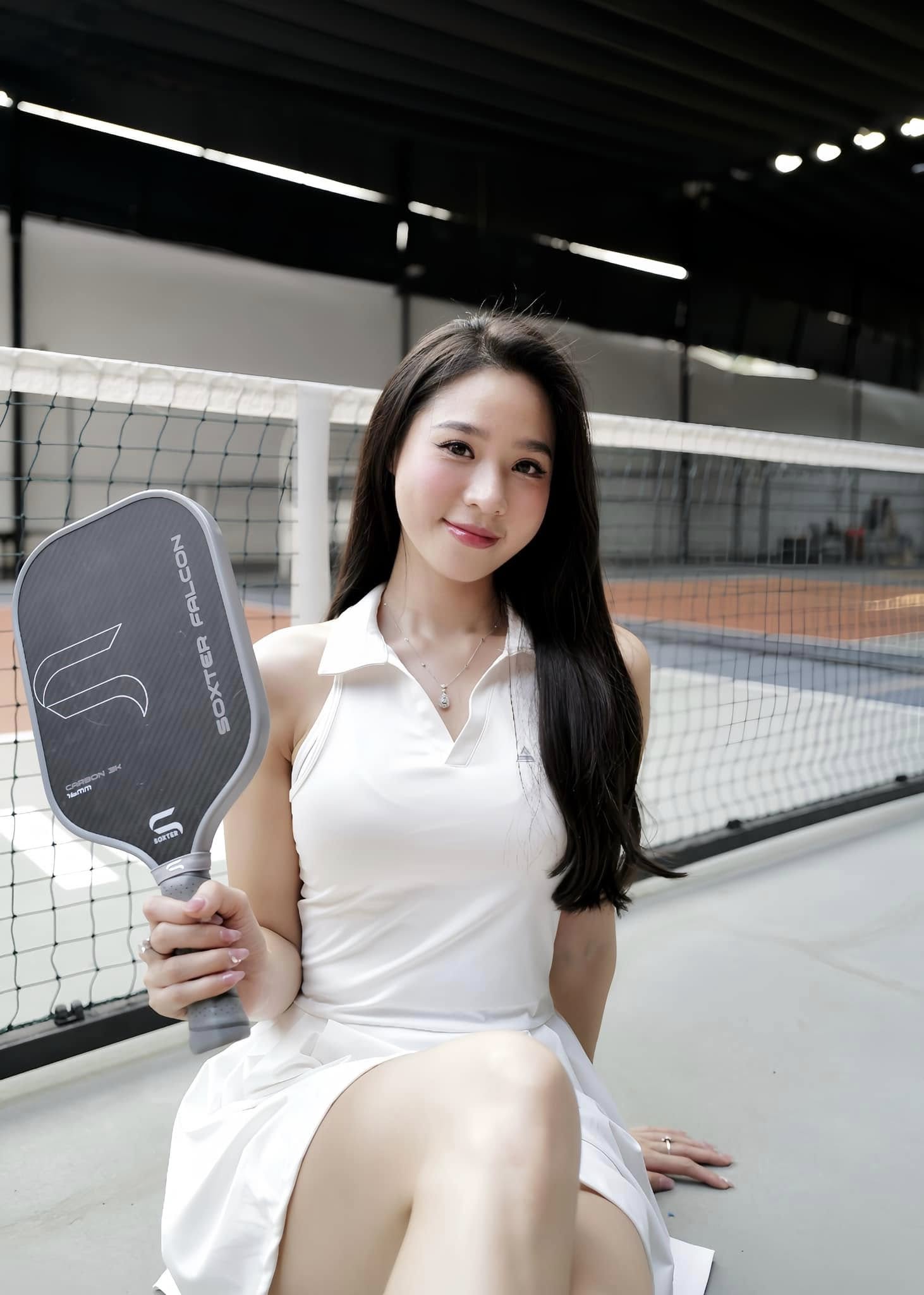 Nữ MC sinh năm 2000 xinh như tựa nàng thơ trên sân pickleball- Ảnh 2.