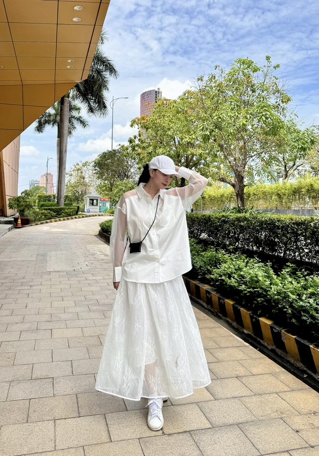 Bức hình nhiều điều kỳ lạ, gây bàn tán của Ngô Thanh Vân giữa lúc vướng tin mang thai ở tuổi 46- Ảnh 2. Bức hình nhiều điều kỳ lạ, gây bàn tán của Ngô Thanh Vân giữa lúc vướng tin mang thai ở tuổi 46- Ảnh 2.