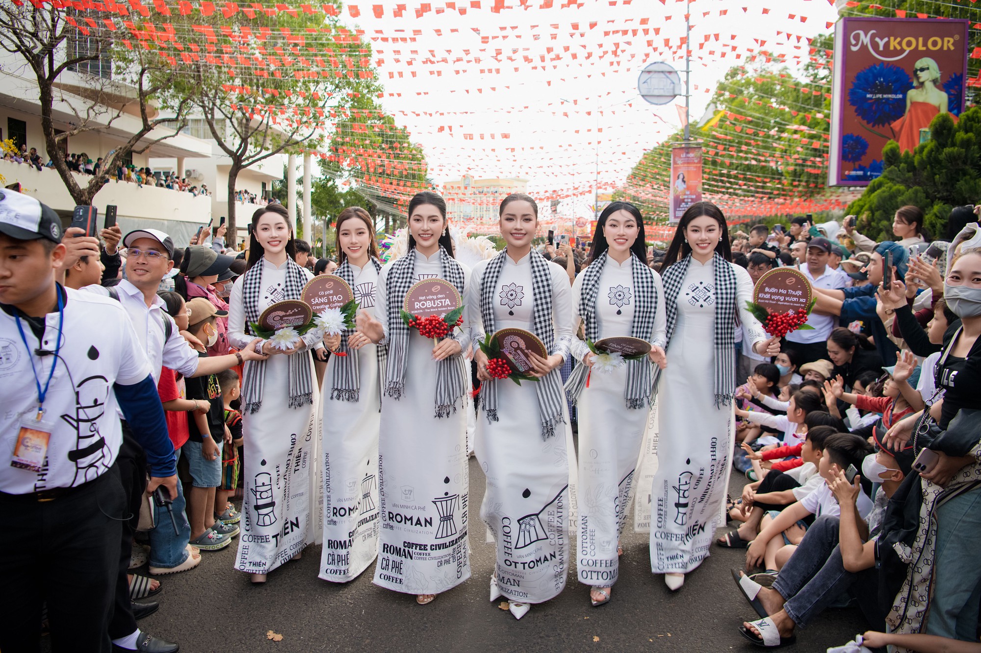 Ấn tượng lễ hội đường phố 2025 "Buôn Ma Thuột - Điểm đến của cà phê thế giới"- Ảnh 6.