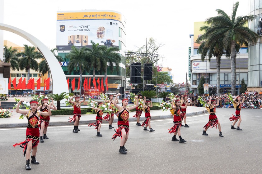 Ấn tượng lễ hội đường phố 2025 "Buôn Ma Thuột - Điểm đến của cà phê thế giới"- Ảnh 8.