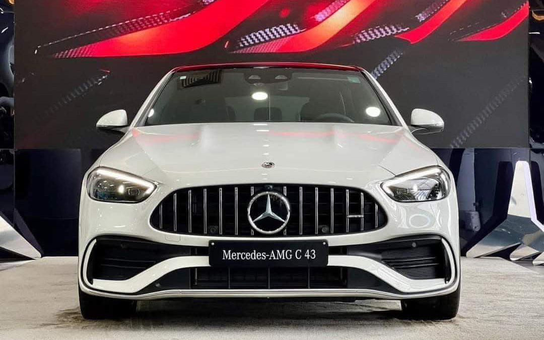 Nhiều thay đổi cho Mercedes-AMG C-Class tại Việt Nam: C 43 thêm option, C 63 giảm giá 170 triệu đồng tại đại lý- Ảnh 1.