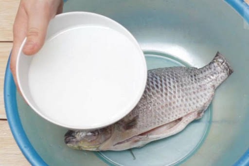 Đi chợ thấy cá có mùi tanh nồng thì đừng vội bịt mũi Đi chợ thấy cá có mùi tanh nồng thì đừng vội bịt mũi