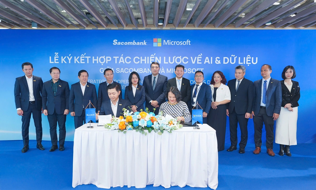 Sacombank và Microsoft Việt Nam ký kết hợp tác chiến lược về ai và dữ liệu, định hình tương lai ngân hàng số- Ảnh 1.