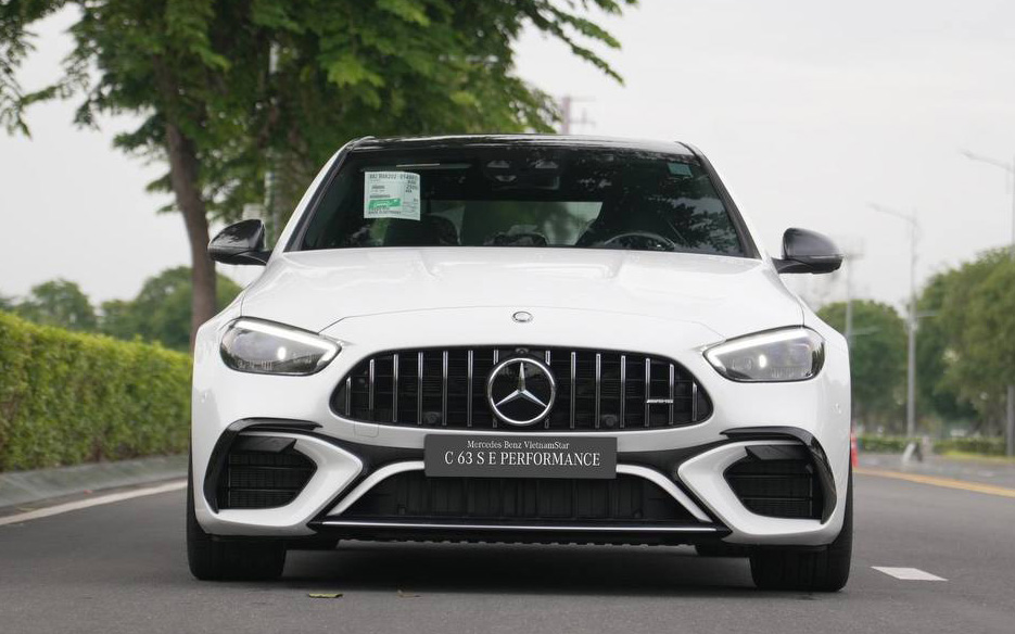 Nhiều thay đổi cho Mercedes-AMG C-Class tại Việt Nam: C 43 thêm option, C 63 giảm giá 170 triệu đồng tại đại lý- Ảnh 5.