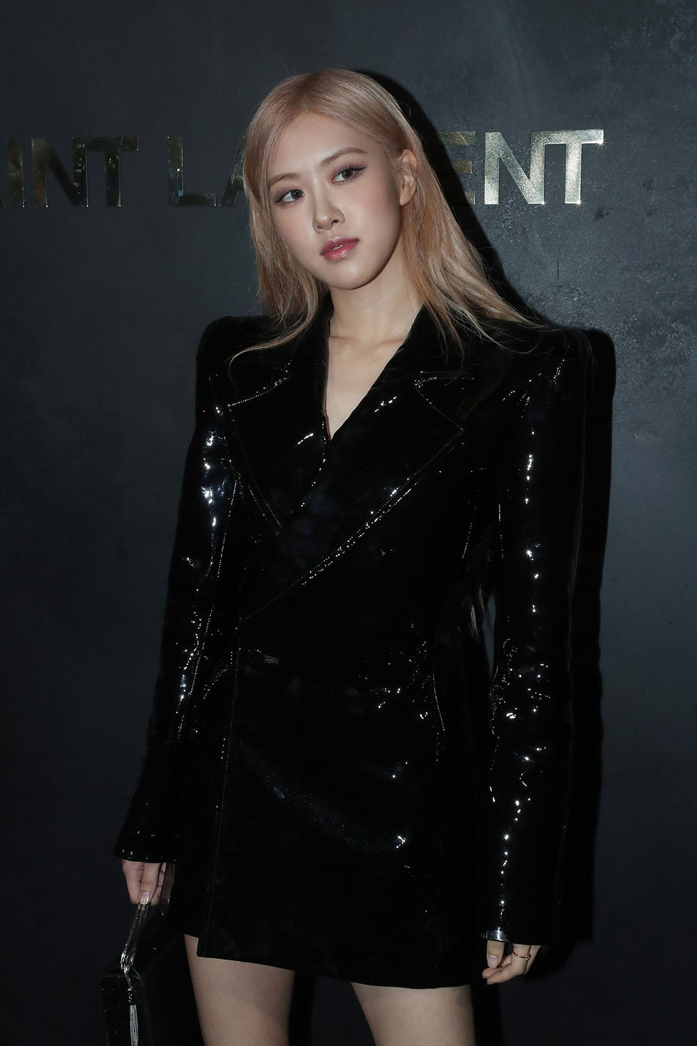 Rosé làm điều chưa từng thử tại show Saint Laurent, nhìn rất hợp “thiên tài khuôn mặt” nhưng không có khung hình chung- Ảnh 12.