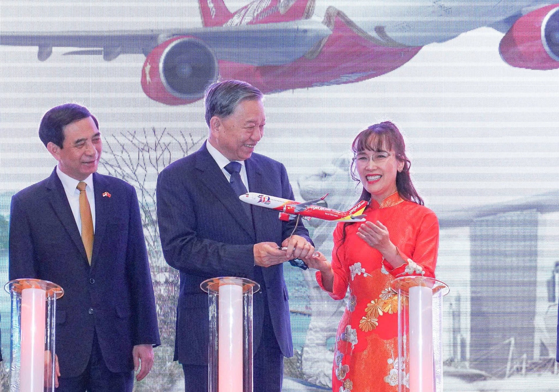 Trước sự chứng kiến của Tổng Bí thư, Vietjet công bố một việc có ý nghĩa với địa điểm tổ chức APEC 2027- Ảnh 1.