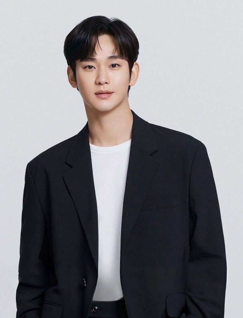 Tình trạng hiện tại của Kim Soo Hyun gây sốc: Quẫn trí đến mức phải có người theo sát, đi khắp nơi xin lỗi đồng nghiệp- Ảnh 2.