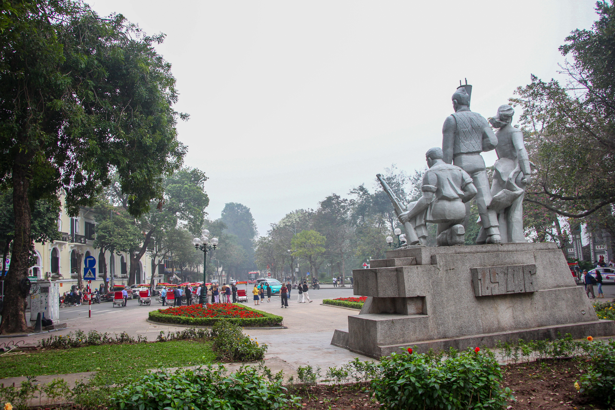 Hiện trạng khu đất “kim cương” bên hồ Gươm trước khi cải tạo thành công viên và ga metro- Ảnh 9.