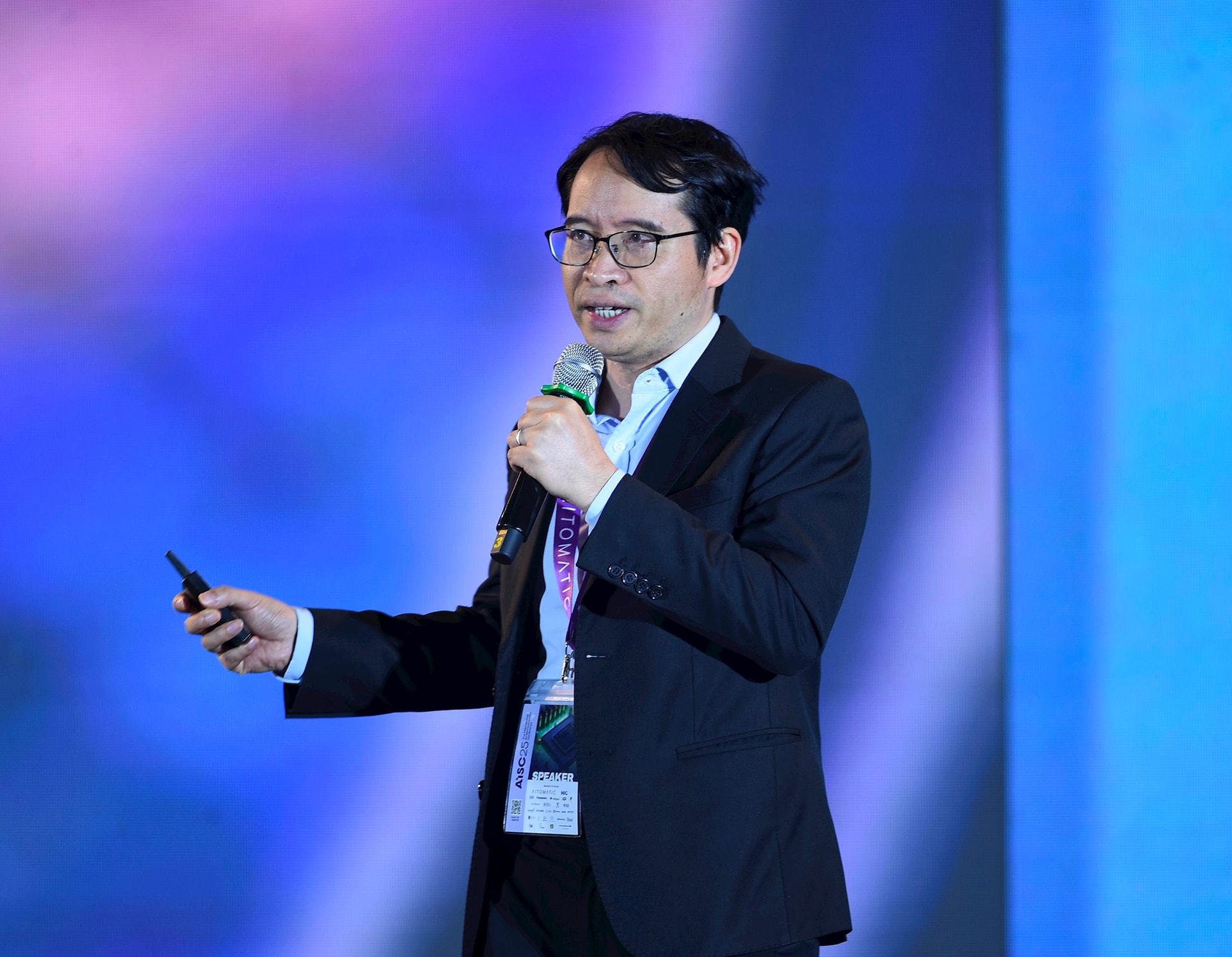 CEO VinAI Research Bùi Hải Hưng: "6 năm trước, quyết định rời Google Deepmind về Việt Nam xây dựng phòng nghiên cứu AI là rủi ro sự nghiệp lớn đối với tôi"- Ảnh 2.