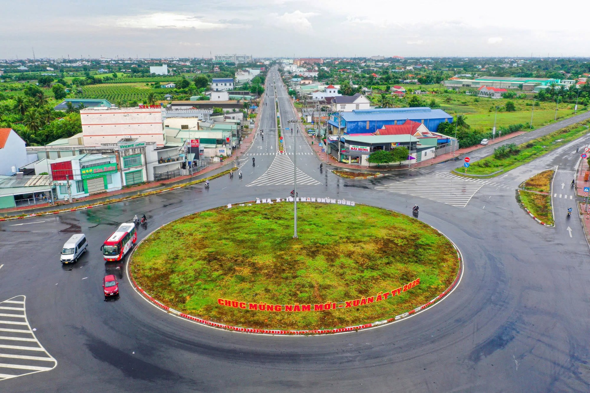 Long An đón tin vui: Chuẩn bị có thêm khu công nghiệp sinh thái đầu tiên trị giá 4.600 tỷ, quy mô 400 ha, là nơi phát triển các ngành công nghệ cao- Ảnh 1.